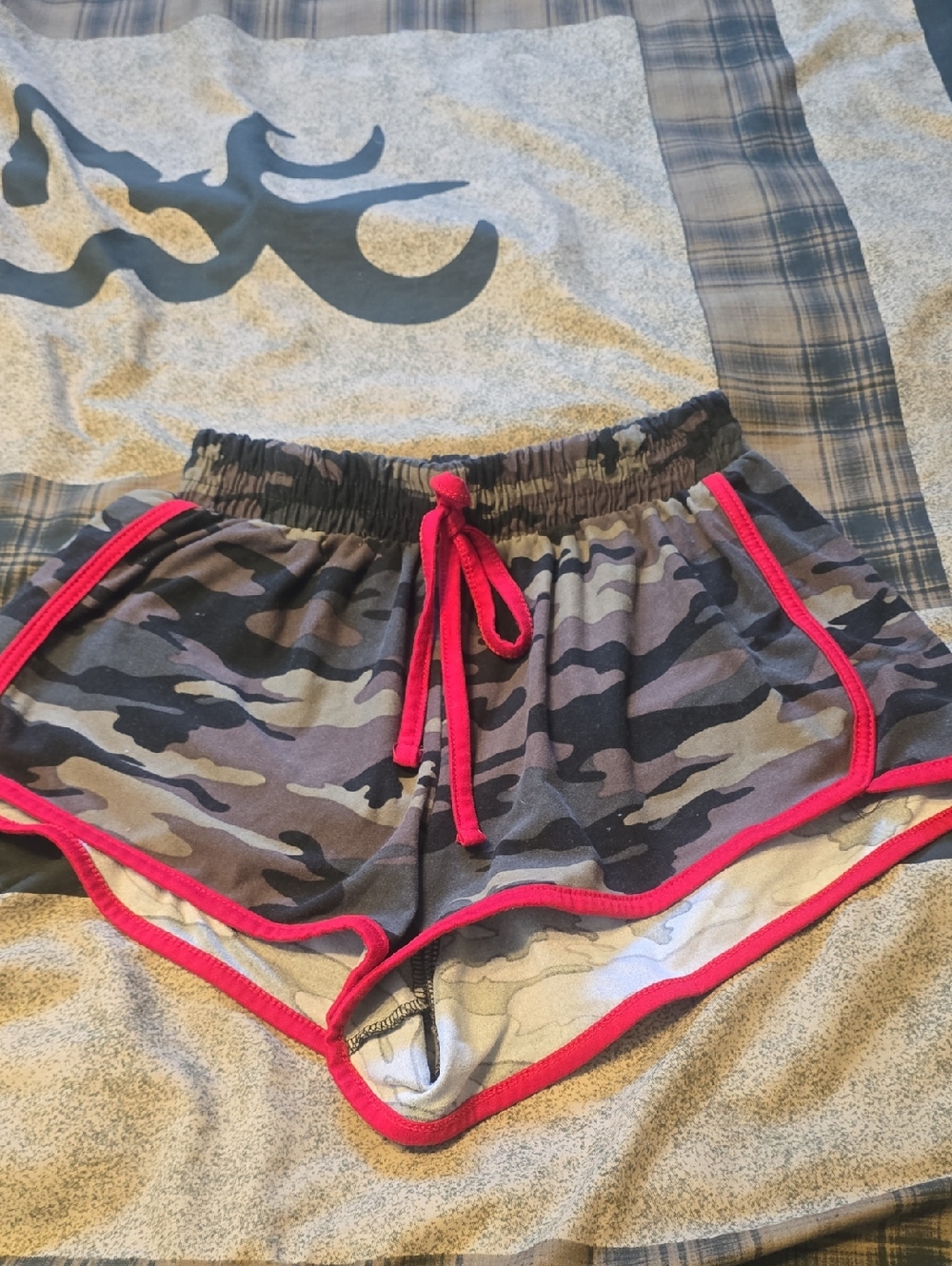 Justify Women's Gray & Green Camo Athletic Shorts with Pink Trim